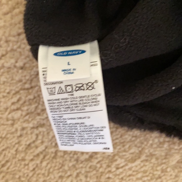 Fuzzy Penguin Hat - Picture 3 of 3